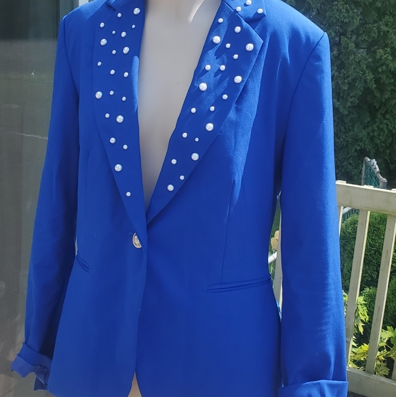 Blazer - Picture 2 of 2